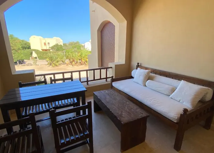 Lovely Two Bedroom شقة *